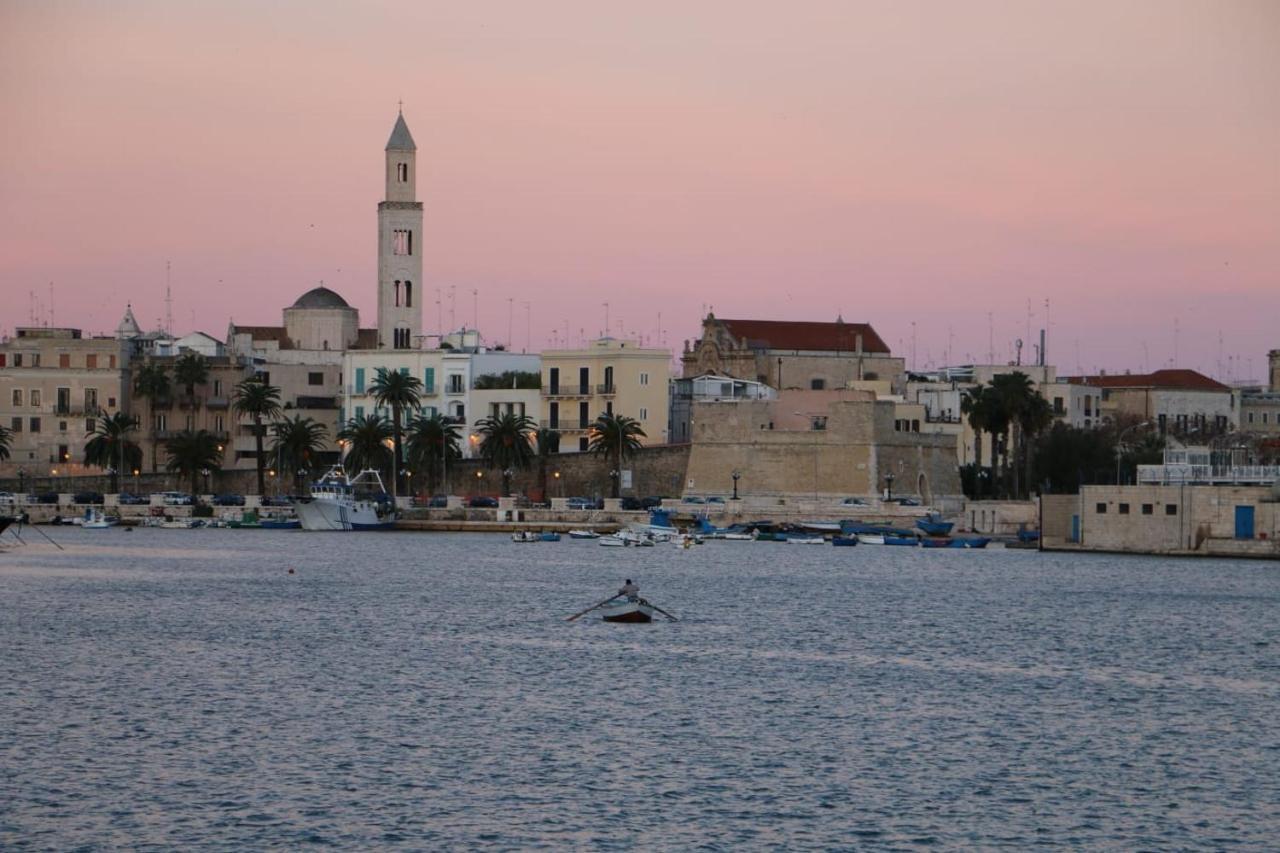 "Ultima" Love Boat Bari Buitenkant foto