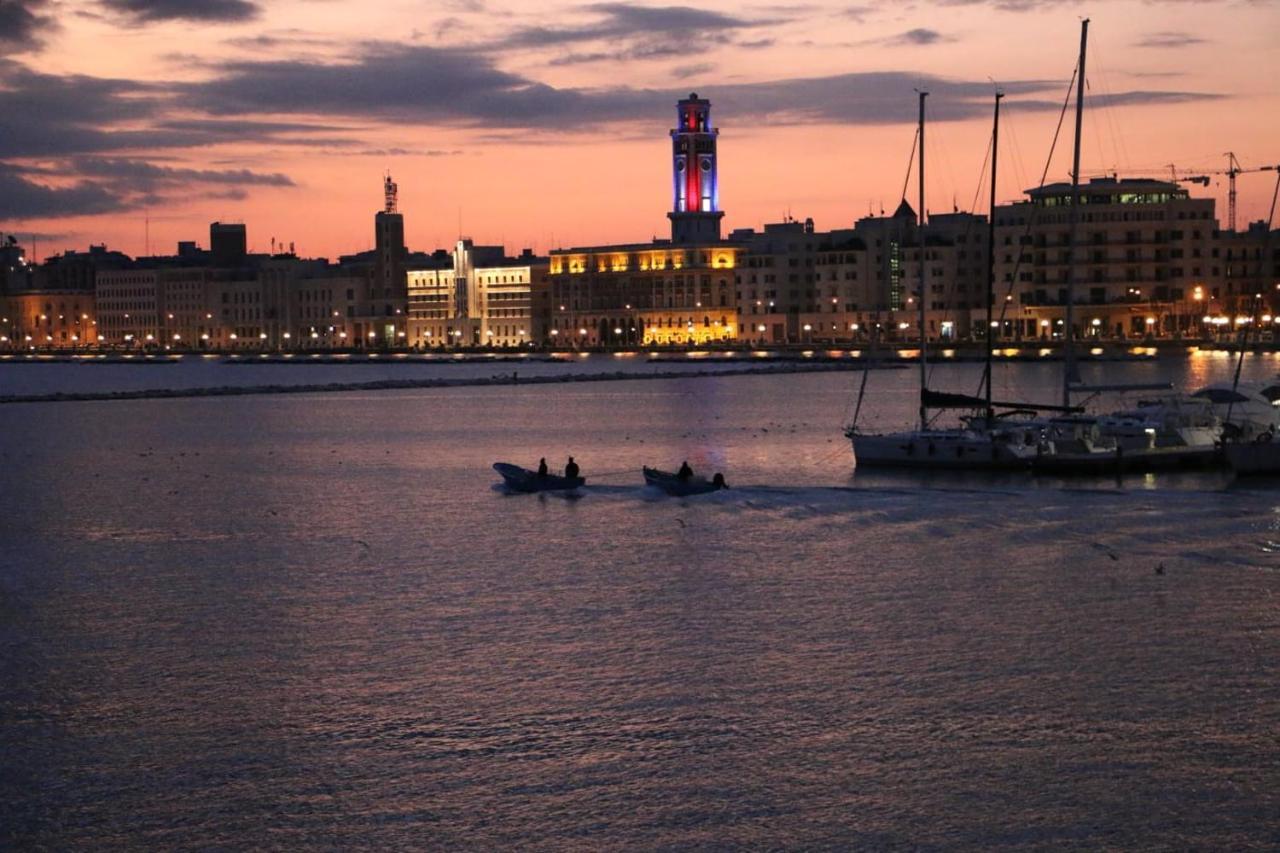 "Ultima" Love Boat Bari Buitenkant foto