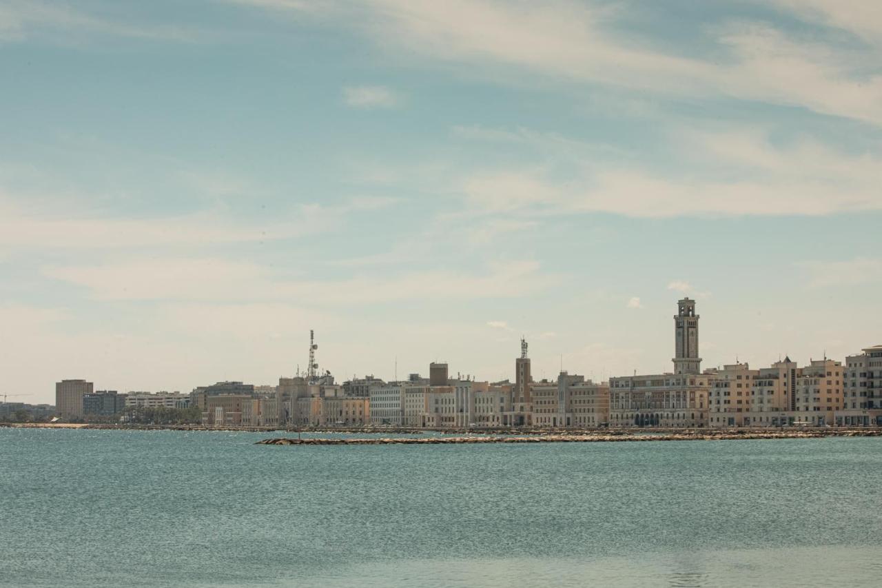 "Ultima" Love Boat Bari Buitenkant foto