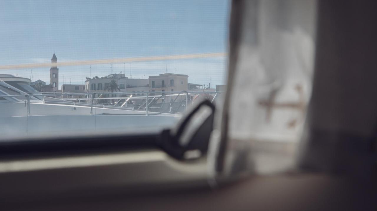 "Ultima" Love Boat Bari Buitenkant foto