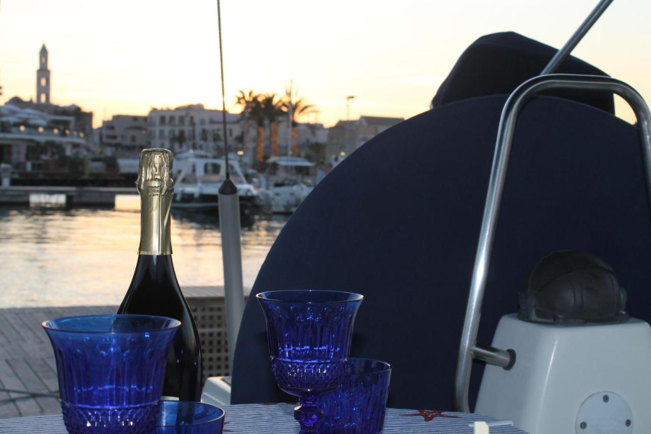 "Ultima" Love Boat Bari Buitenkant foto