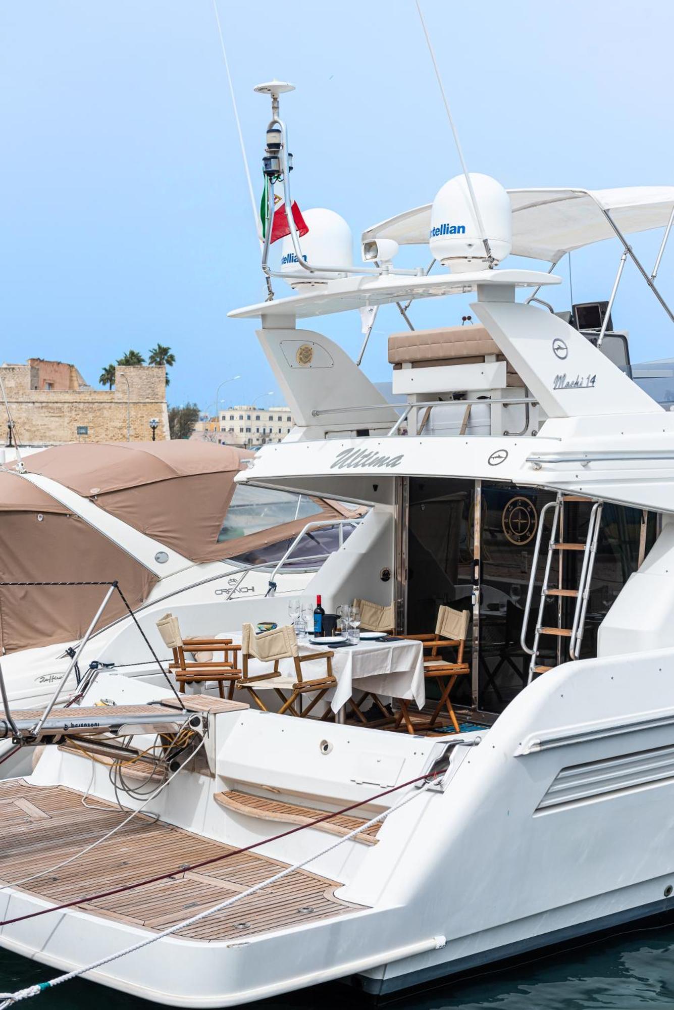 "Ultima" Love Boat Bari Buitenkant foto