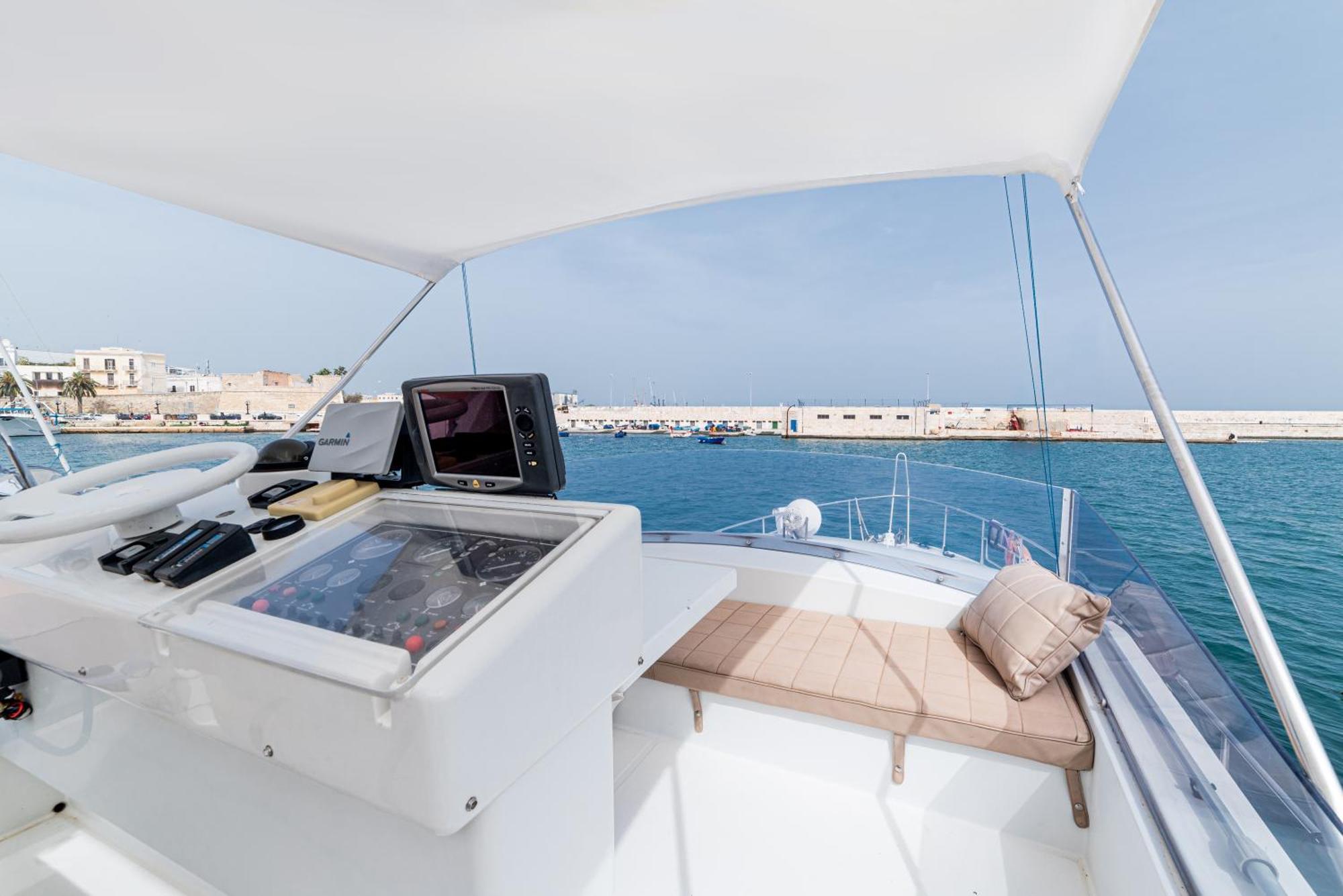 "Ultima" Love Boat Bari Buitenkant foto