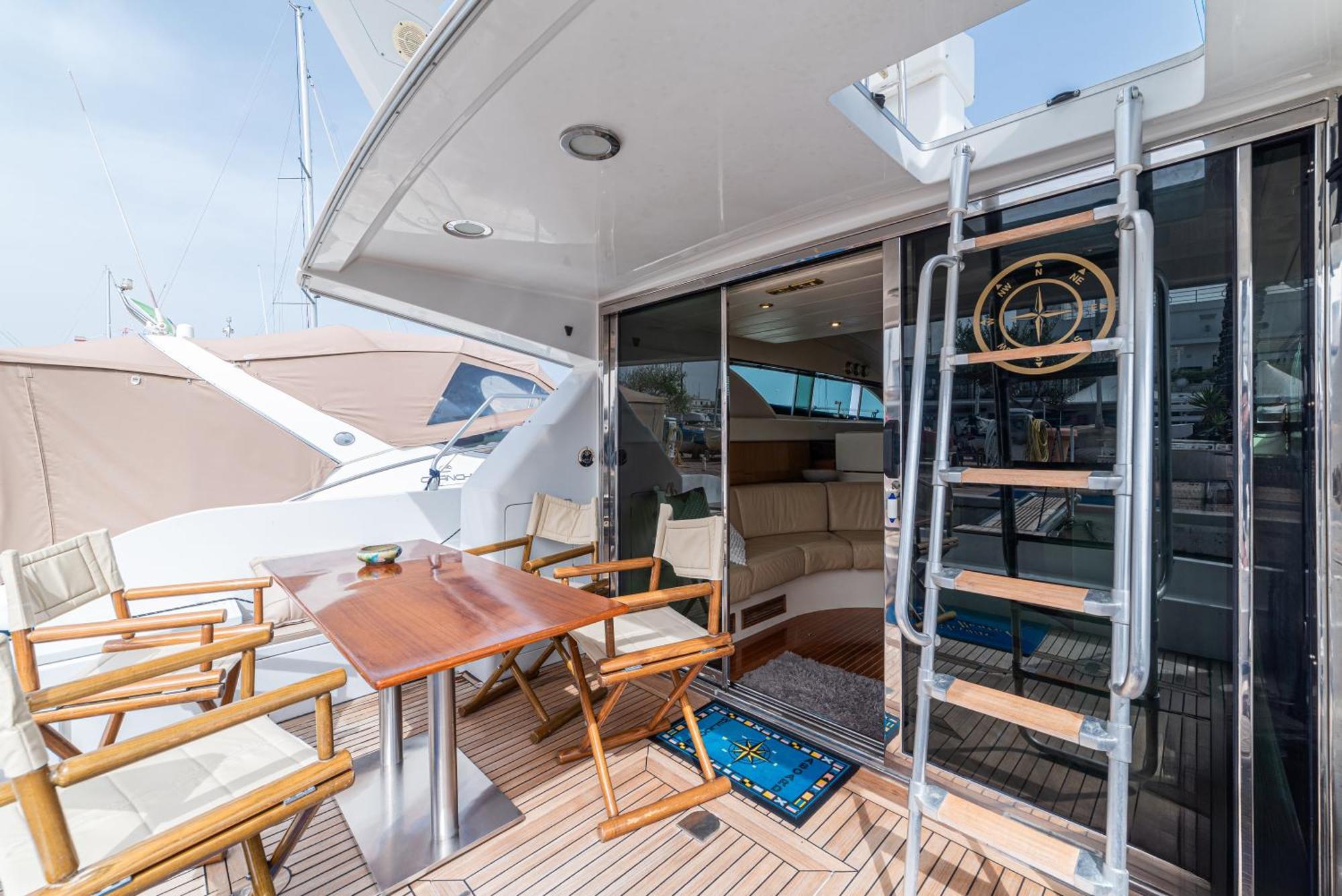 "Ultima" Love Boat Bari Buitenkant foto