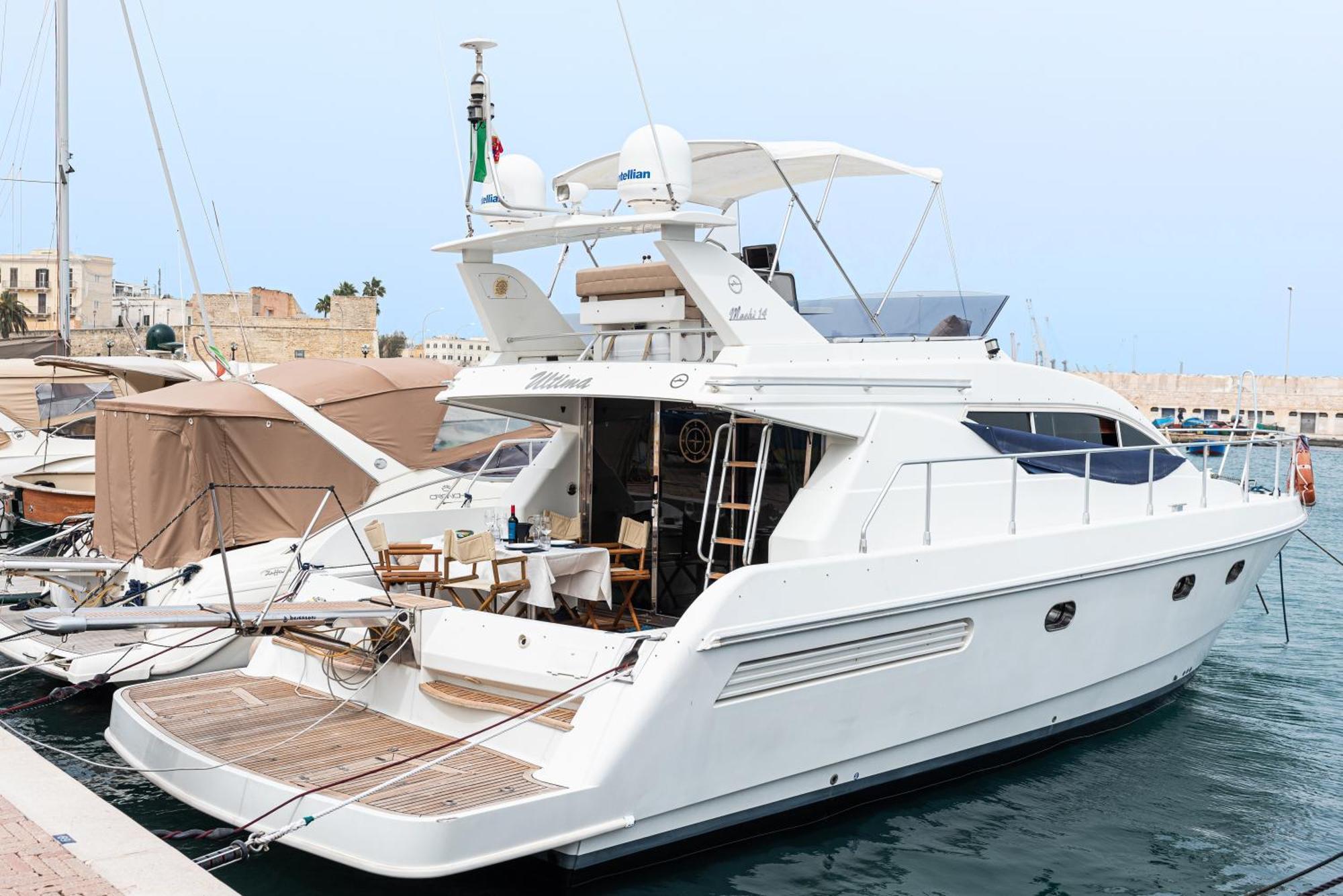 "Ultima" Love Boat Bari Buitenkant foto