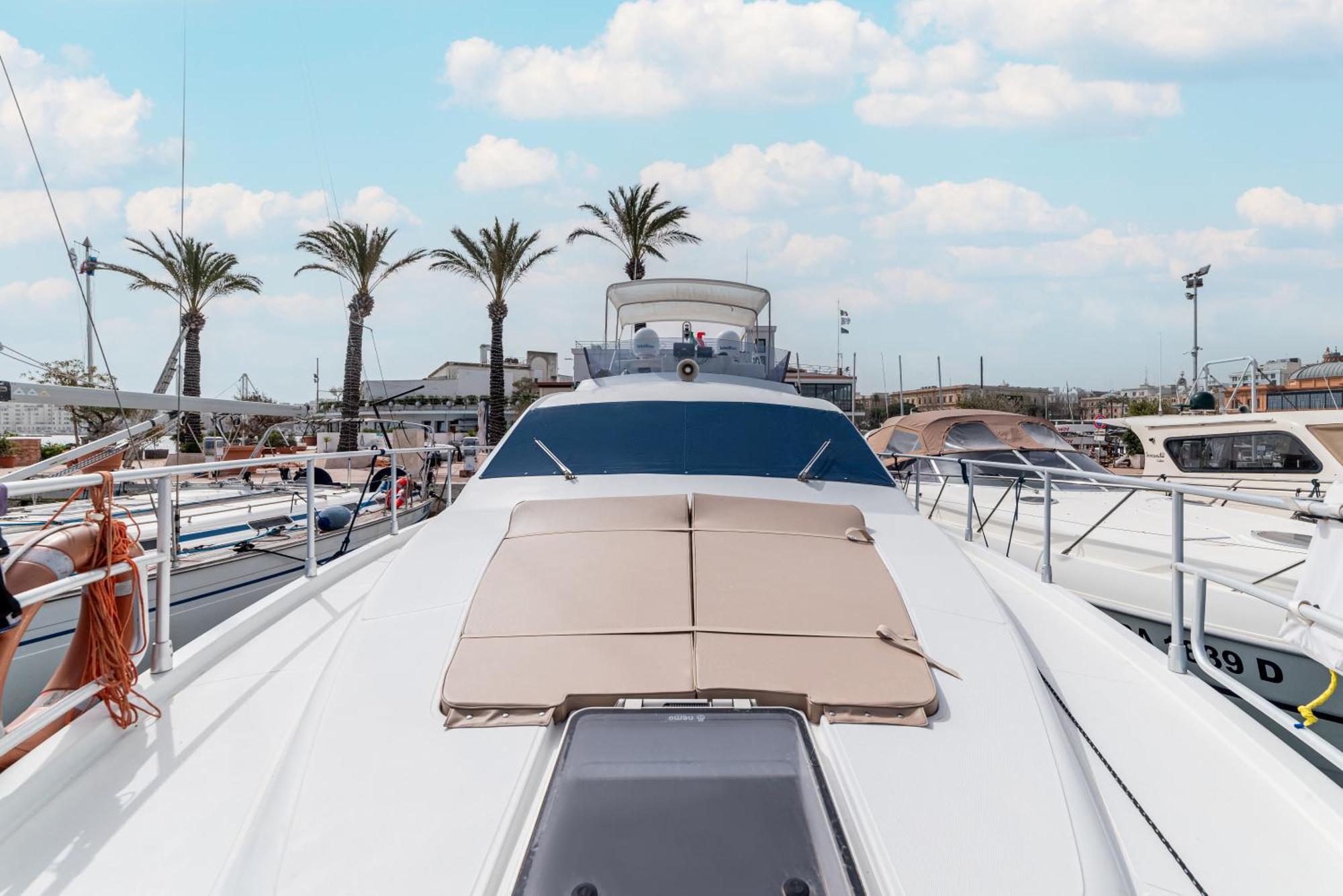 "Ultima" Love Boat Bari Buitenkant foto